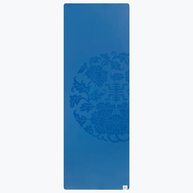 Gaiam Dry-Grip Yoga Mat - 5mm Thick Non-Slip Exercise & Fitness Mat for Standard or Hot Yoga, Pilates and Floor Workouts - Cushioned Support