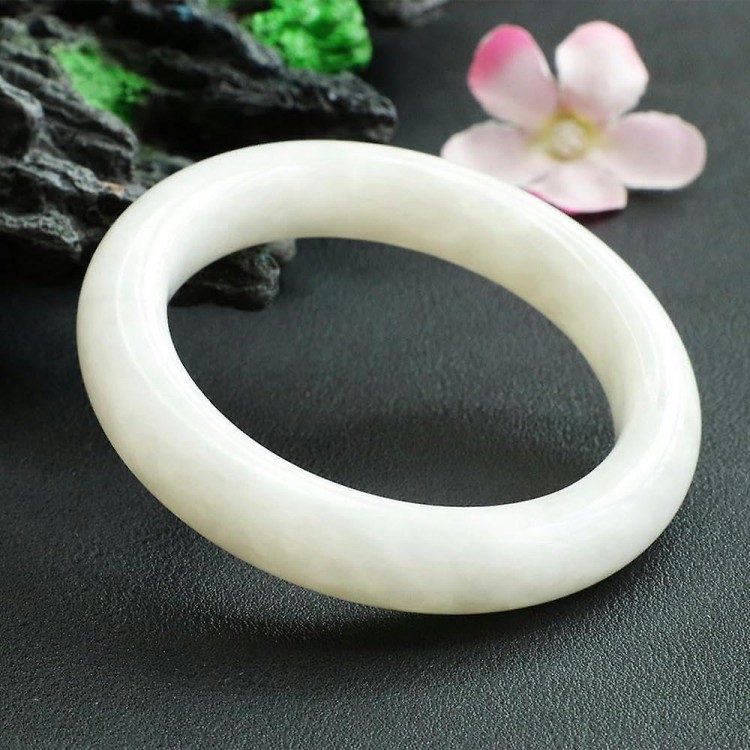 Elegance Defined: Natural Pure White Jade Bangle